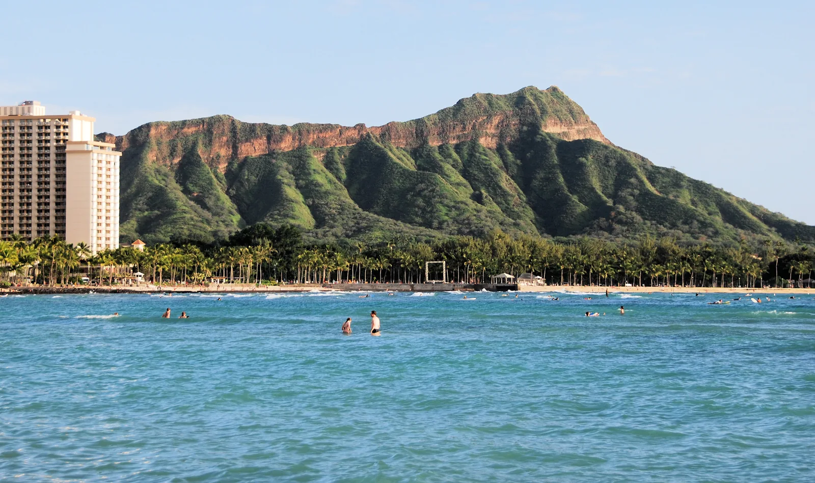 Waikiki Beach mit Diamond Head; Aufnahme 2008.